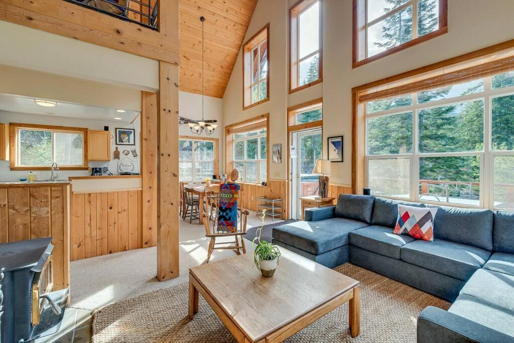 Hot Tub Cool Views: Roaring Creek Cabin Лівенворт Екстер'єр фото